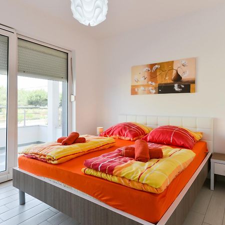 Apartmani Martin Mit Beheiztem Pool With Heated Pool ビビニェ エクステリア 写真