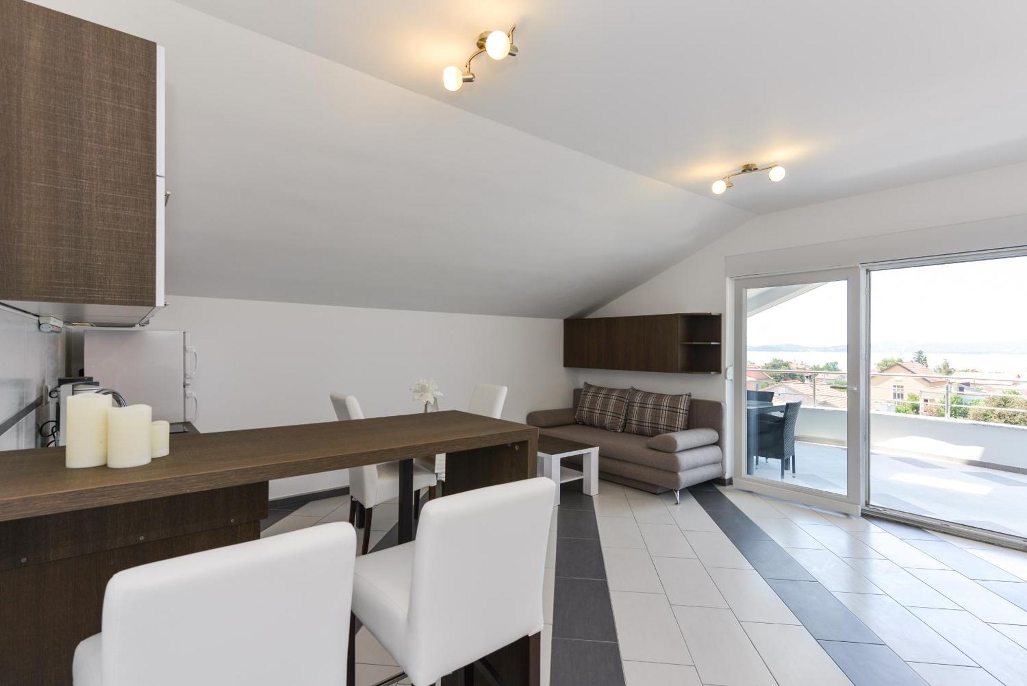 Apartmani Martin Mit Beheiztem Pool With Heated Pool ビビニェ エクステリア 写真