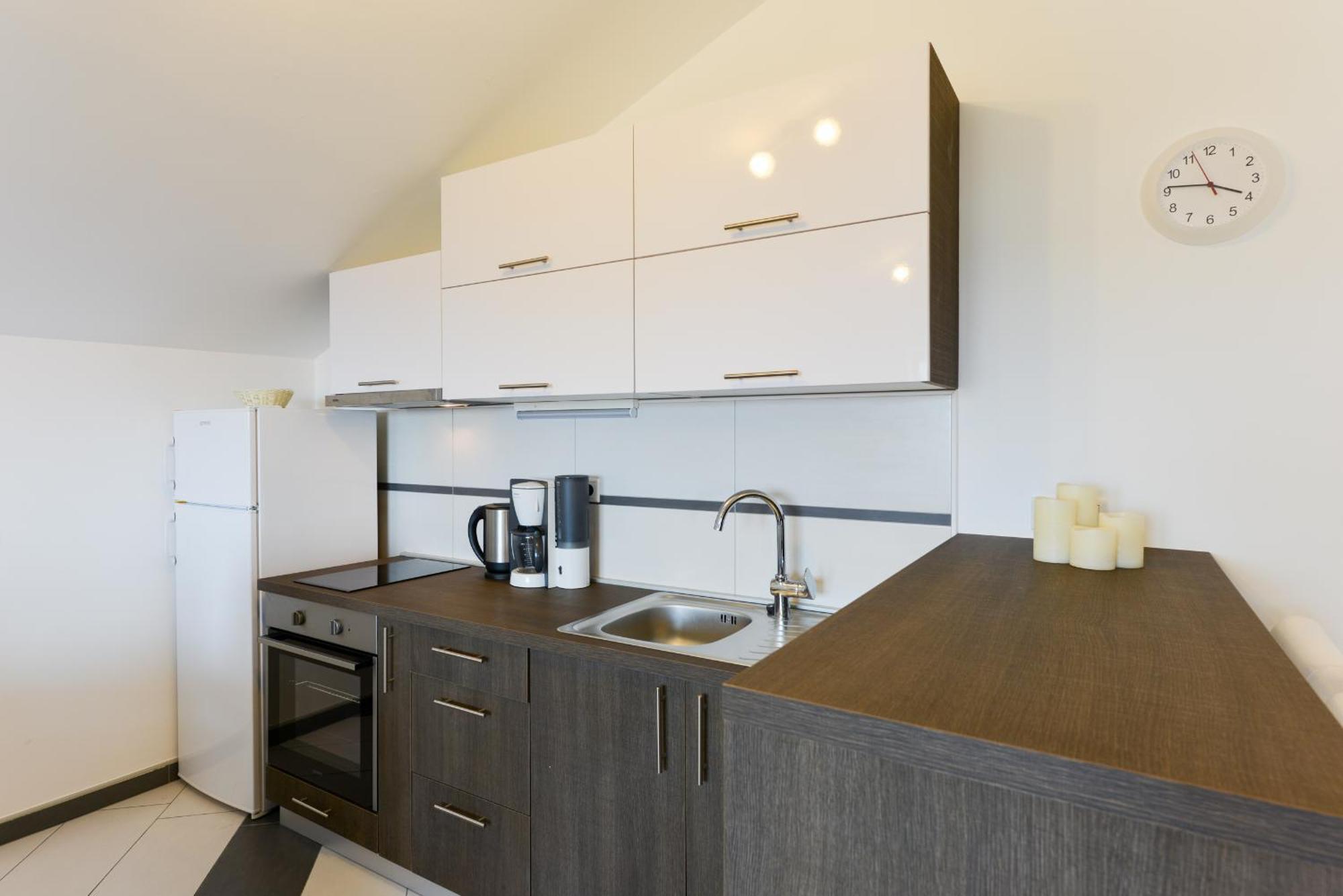 Apartmani Martin Mit Beheiztem Pool With Heated Pool ビビニェ エクステリア 写真