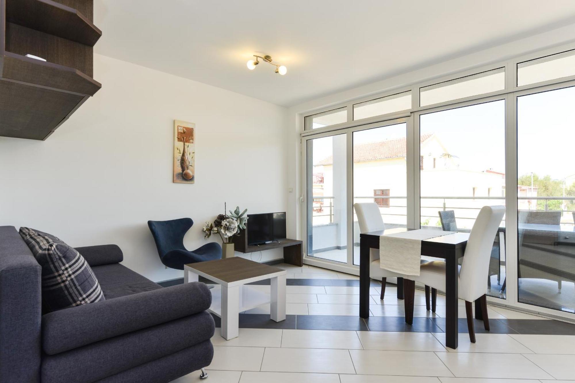 Apartmani Martin Mit Beheiztem Pool With Heated Pool ビビニェ エクステリア 写真